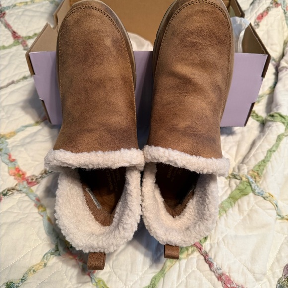 Skechers Brown Faux Fur Lined Boots - Picture 5 of 10